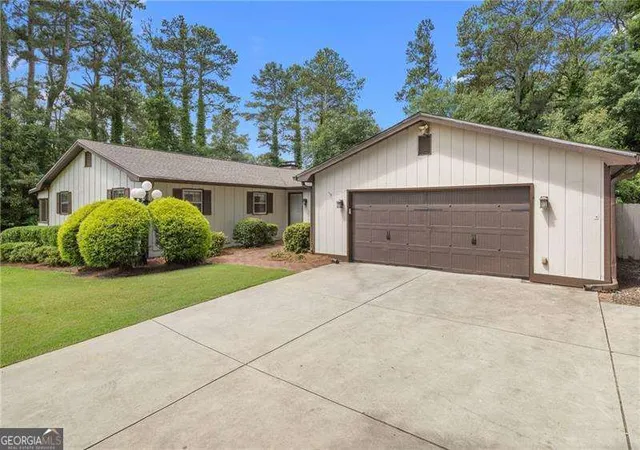 3rd image of 1204 Heritage Hills Cir, Snellville, GA 30078 | MLS# 10795050
