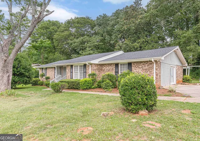 3rd image of 2521 Country Club Dr, Conyers, GA 30013 | MLS# 10810090