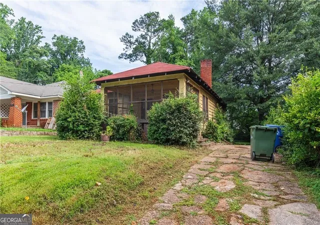 Photo 3 of Single family home for sale at 969 Byron Dr Sw, Atlanta, GA 30310 | MLS# 10833481 | Listing updated on 2026-09-17