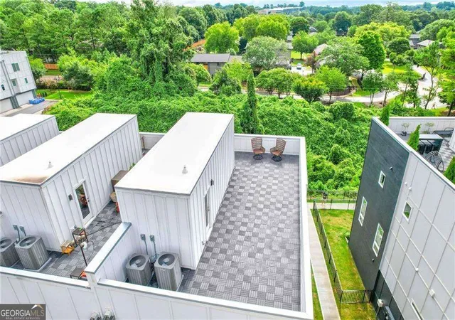 Listing Photo 2 - Condo for sale in building located at 2029 Memorial Dr, Atlanta, GA 30317 - Unit #36