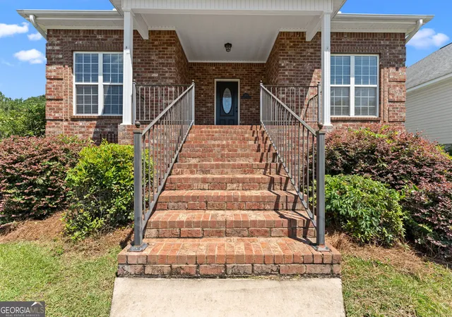 Photo 3 of Single family home for sale at 200 Lasso Dr, Warner Robins, GA 31088 | MLS# 10828767 | Listing updated on 2026-09-28