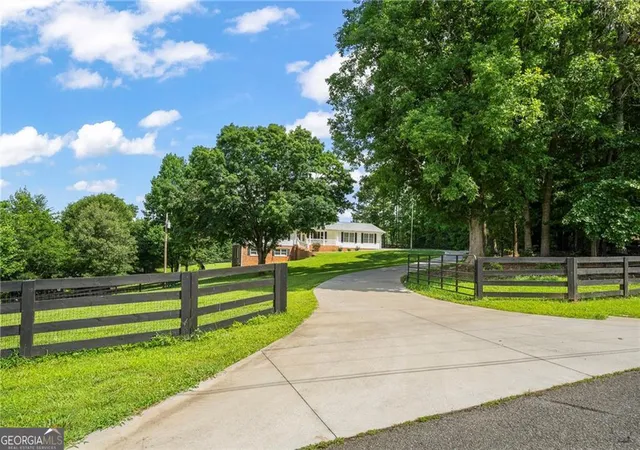 3rd image of 851 Lacy Rd, Canton, GA 30115 | MLS# 10805882