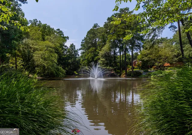 2nd image of 5 Plantation Dr NE, Atlanta, GA 30324