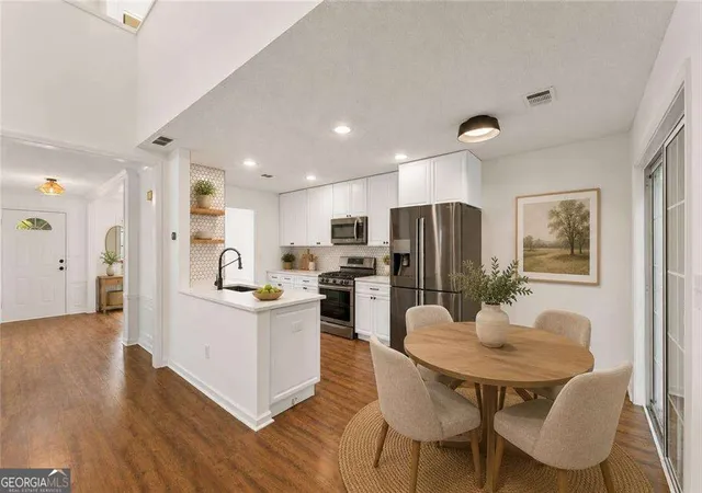 3rd image of 621 Lullingstone Dr Se, Marietta, GA 30067 | MLS# 10786791