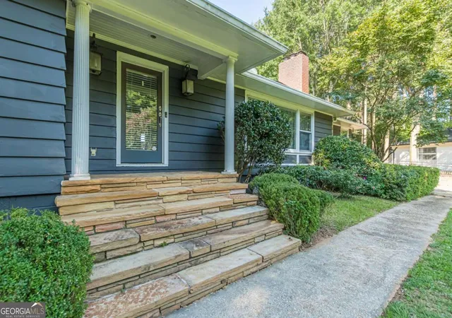 Photo 3 of Single family home for sale at 1040 Lindridge Dr Ne, Atlanta, GA 30324 | MLS# 10817060 | Listing updated on 2026-10-07