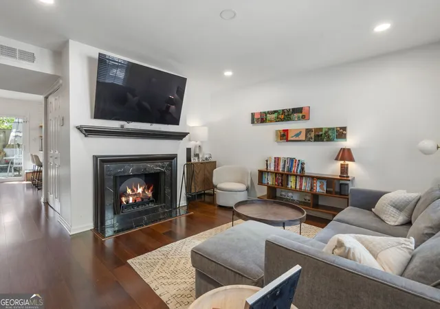 3rd image of 56 Cantey Pl Nw, Atlanta, GA 30327 | MLS# 10793244