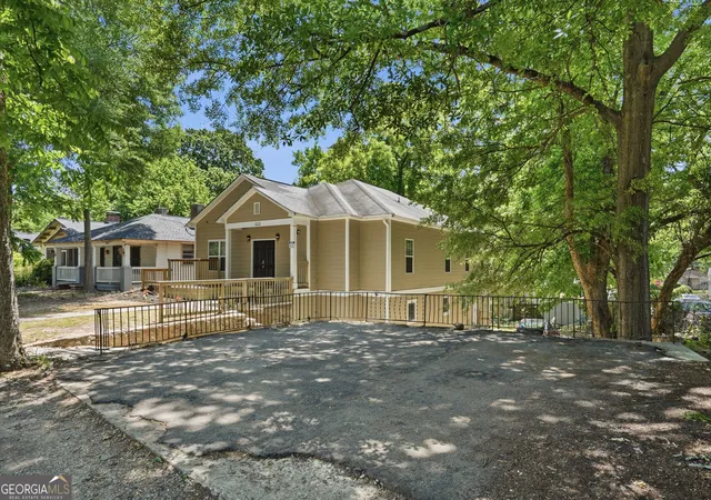 2nd image of 1070 Mayson Turner Rd Nw, Atlanta, GA 30314 | MLS# 10760935