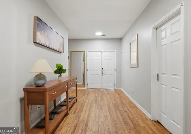 5th image of 1070 Mayson Turner Rd Nw, Atlanta, GA 30314 | MLS# 10760935