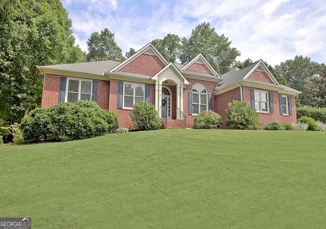 Photo 2 of Single family home for sale at 205 Hedgewick Wy, Tyrone, GA 30290 | MLS# 10812698 | Listing updated on 2026-09-13