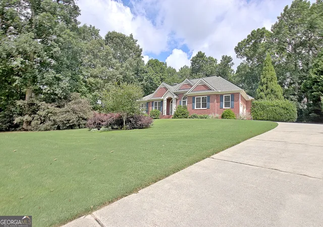 Photo 2 of Single family home for sale at 205 Hedgewick Wy, Tyrone, GA 30290 | MLS# 10812698 | Listing updated on 2026-09-13