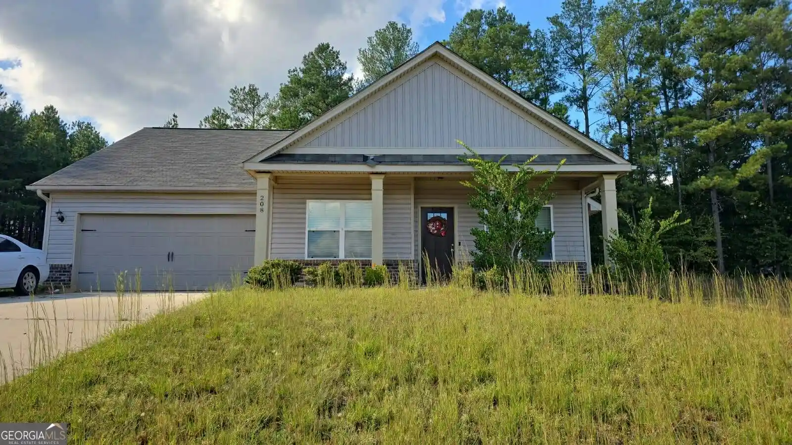 Photo 1 of Single family home for sale at 208 Glenview Trl, Griffin, GA 30224 | MLS# 10868388 | Listing updated on 2026-10-27
