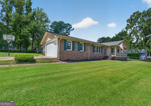 Photo 3 of Sale Pending at 1830 Walnut Ave Ne, Milledgeville, GA 31061 | MLS# 10834716 | Listing updated on 2026-09-03