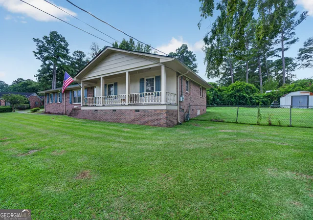 Photo 3 of Sale Pending at 1830 Walnut Ave Ne, Milledgeville, GA 31061 | MLS# 10834716 | Listing updated on 2026-09-03