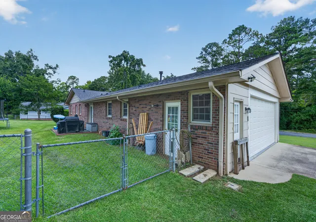 Photo 4 of Sale Pending at 1830 Walnut Ave Ne, Milledgeville, GA 31061 | MLS# 10834716 | Listing updated on 2026-09-03