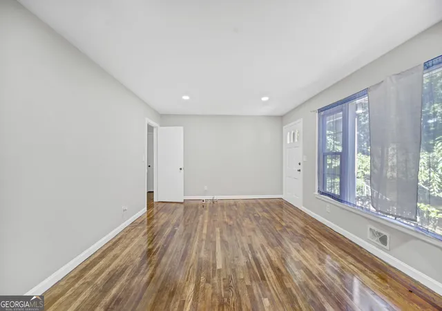 Photo 3 of Single family home for sale at 488 Sw Pomona Cir Sw, Atlanta, GA 30315 | MLS# 10826898 | Listing updated on 2026-10-05