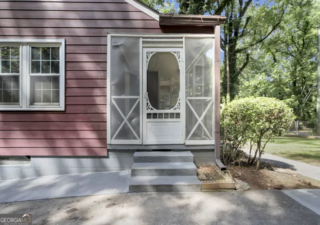 Photo 3 of Single family home for sale at 488 Sw Pomona Cir Sw, Atlanta, GA 30315 | MLS# 10826898 | Listing updated on 2026-10-05