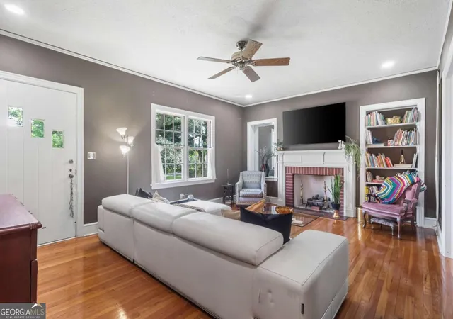 Photo 4 of Single family home for sale at 910 6Th Ave, Albany, GA 31701 | MLS# 10816235 | Listing updated on 2026-10-26