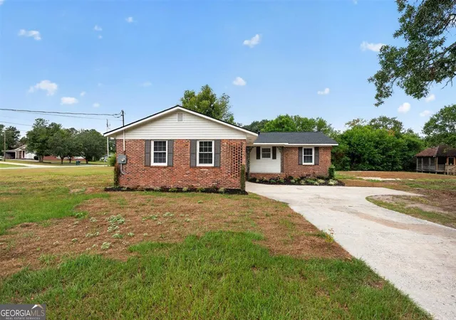 Photo 2 of Sale Pending at 5727 Wayne Dr, Lizella, GA 31052 | MLS# 10821837 | Listing updated on 2026-08-18