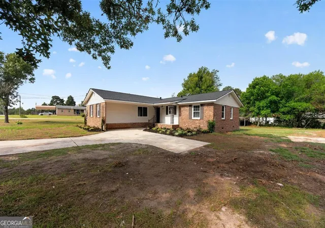 Photo 3 of Sale Pending at 5727 Wayne Dr, Lizella, GA 31052 | MLS# 10821837 | Listing updated on 2026-08-18