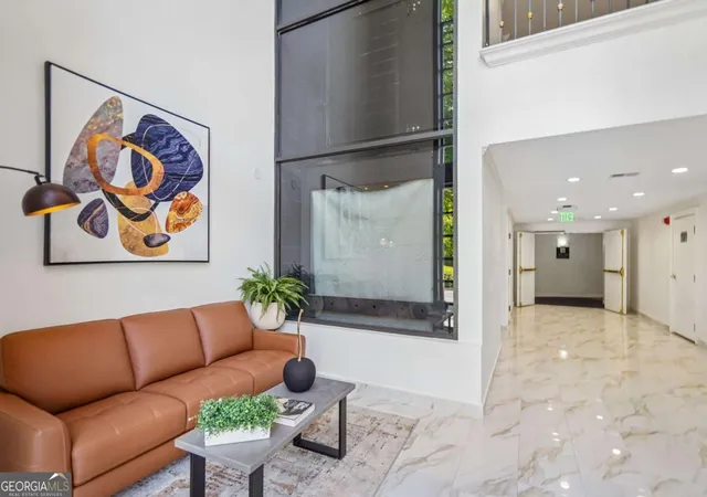 Listing Photo 5 - Condo for sale in building located at 3308 Pine Hts Dr NE, Atlanta, GA 30324