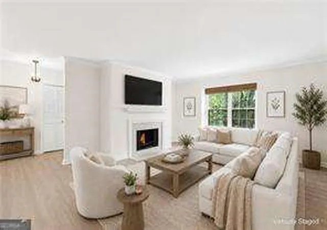 Listing Photo 5 - Condo for sale in building located at 70 Chaumont Sq NW, Atlanta, GA 30327