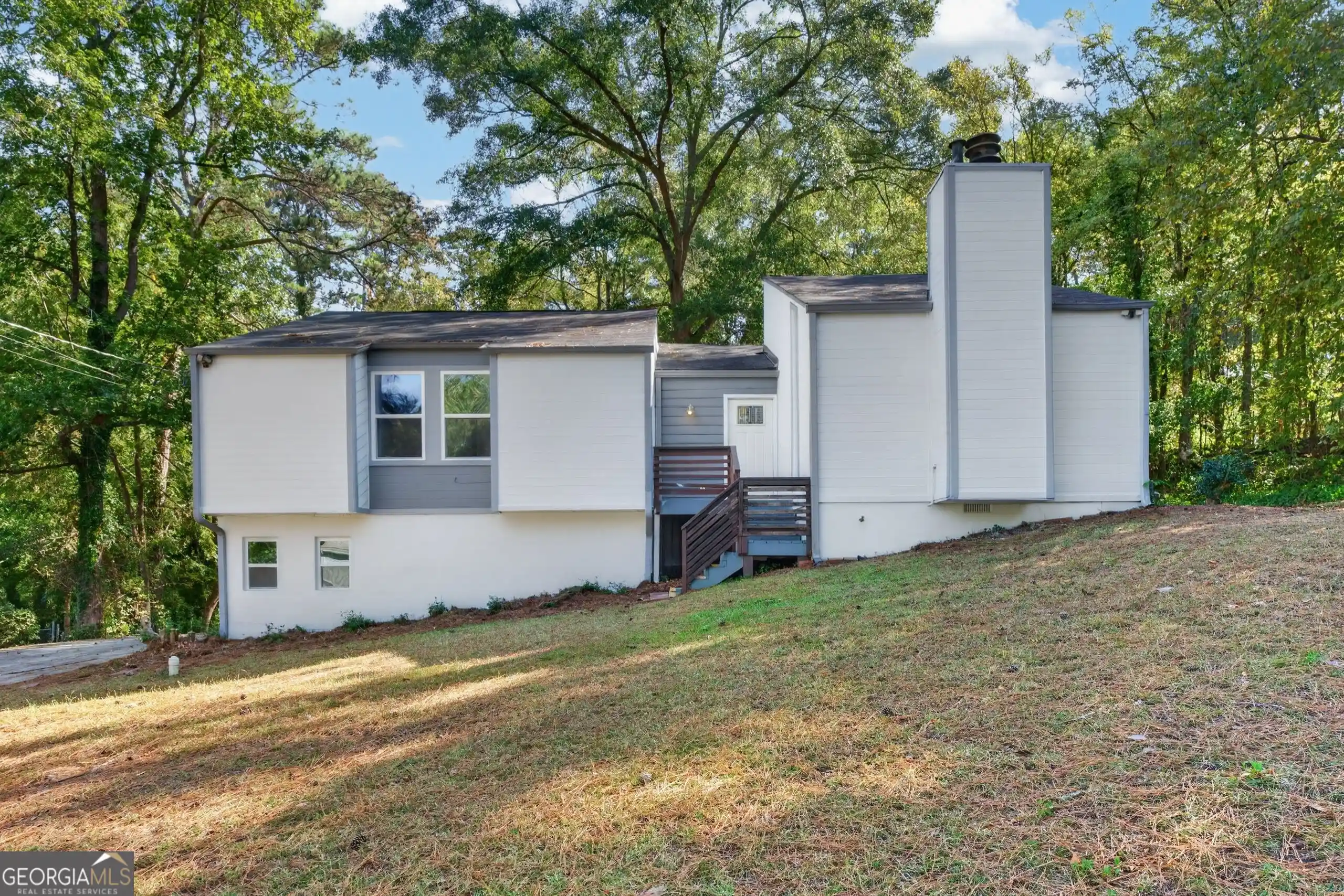 Single family home for sale at 555 Glencove Dr, Macon, GA 31210 | MLS# 10857099