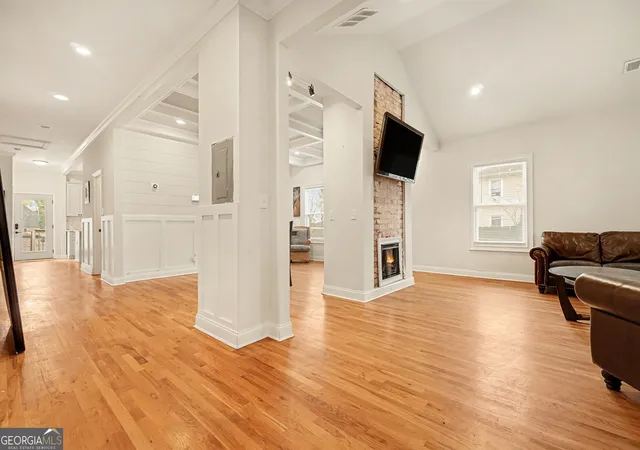Photo 2 of Single family home for sale at 257 Hendrix Ave Sw, Atlanta, GA 30315 | MLS# 10652958 | Listing updated on 2026-08-28