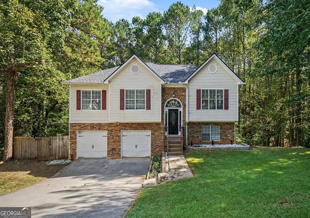 Single family home for sale at 402 Eileen Cir, Canton, GA 30114 | MLS# 10872766