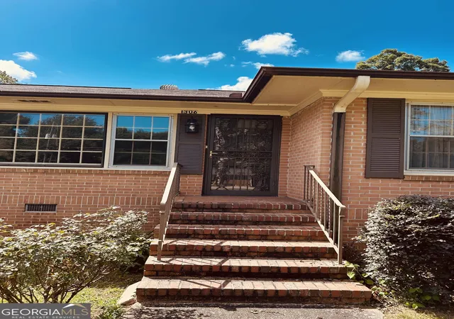 2nd image of 1306 Greenview Dr, Griffin, GA 30224 | MLS# 10809090