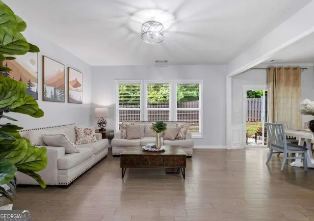 5th image of 4922 Berkeley Oak Cir, Peachtree Corners, GA 30092 | MLS# 10822641