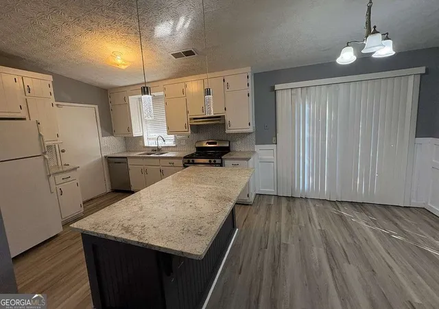 3rd image of 859 Sheppard Rd, Stone Mountain, GA 30083 | MLS# 10813734