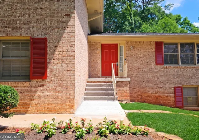 Photo 2 of Single family home for sale at 4828 Scotland Dr, Stone Mountain, GA 30088 | MLS# 10794417 | Listing updated on 2026-08-31