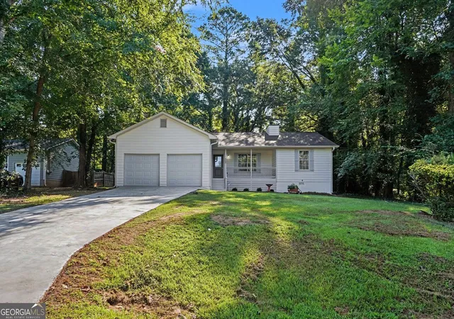Photo 3 of Single family home for sale at 115 Lakeview Dr, Stockbridge, GA 30281 | MLS# 10833279 | Listing updated on 2026-10-03