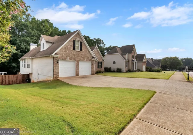 Photo 3 of Single family home for sale at 437 Grandiflora Dr, Mcdonough, GA 30253 | MLS# 10821147 | Listing updated on 2026-09-14