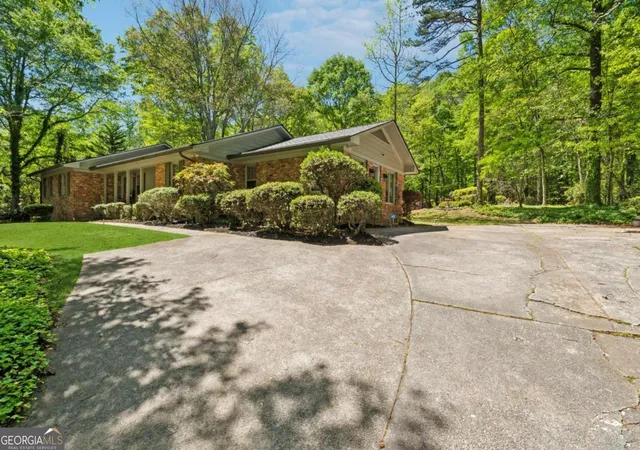 Photo 2 of Single family home for sale at 1387 Springdale Rd, Gainesville, GA 30501 | MLS# 10717375 | Listing updated on 2026-08-24