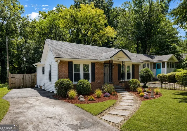 Photo 3 of Single family home for sale at 2842 Grand Ave Sw, Atlanta, GA 30315 | MLS# 10823903 | Listing updated on 2026-09-09