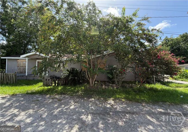 Photo 1 of Single family home for sale at 2502 2nd Ave, Savannah, GA 31405 | MLS# 10827162 | Listing updated on 2026-08-31