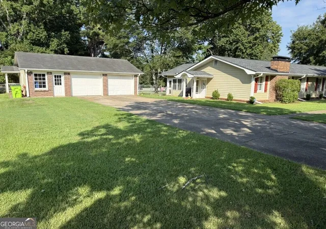 Photo 3 of Single family home for sale at 81 Crowell Rd Se, Conyers, GA 30094 | MLS# 10825754 | Listing updated on 2026-09-11
