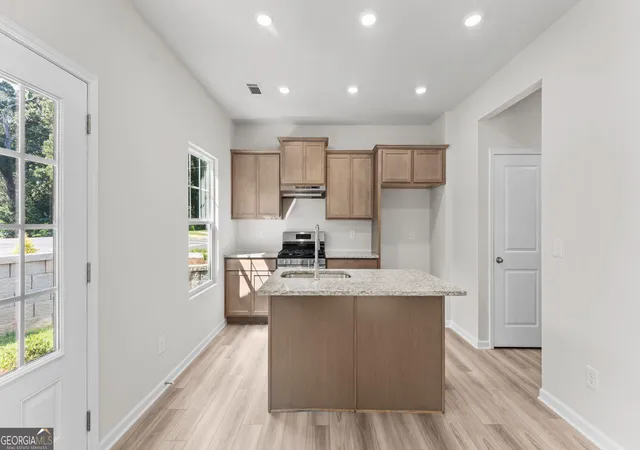 5th image of 5245 Gainesville St, Flowery Branch, GA 30542 | MLS# 10822179