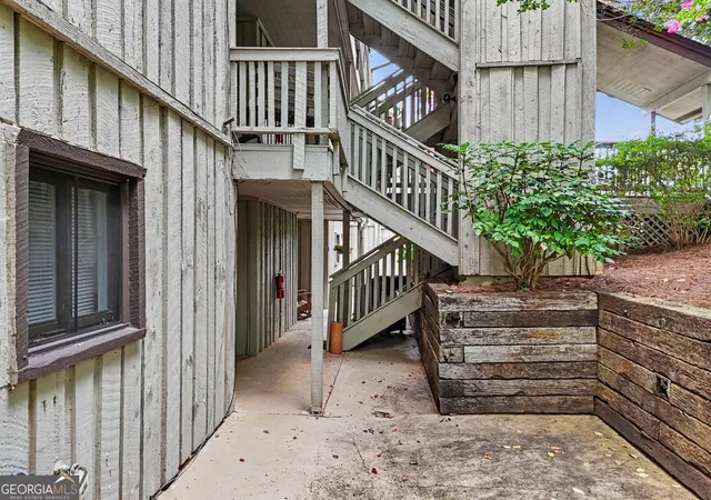 2nd image of 227 Shakespeare Dr, Clayton, GA 30525