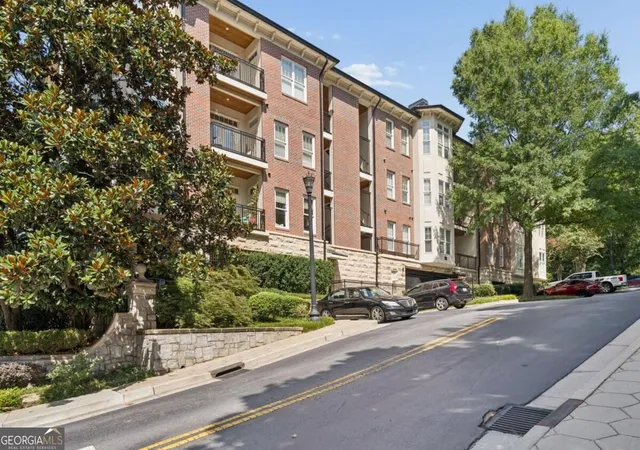 Photo 3 of Condo for sale at 828 Highland Ln Ne #2106, Atlanta, GA 30306 | MLS# 10829839 | Listing updated on 2026-09-17