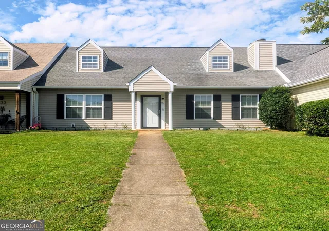 Homes for sale in Warner Robins, GA | 132 Sussex Dr, Warner Robins, GA 31088 | MLS# 10788063