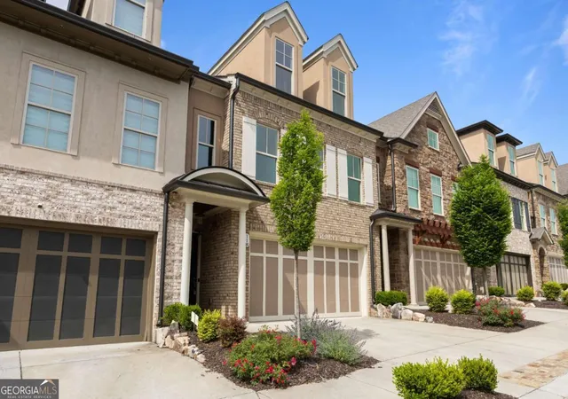 Photo 3 of Townhouse for sale at 118 Via Roma, Woodstock, GA 30188 | MLS# 10756113 | Listing updated on 2026-08-17