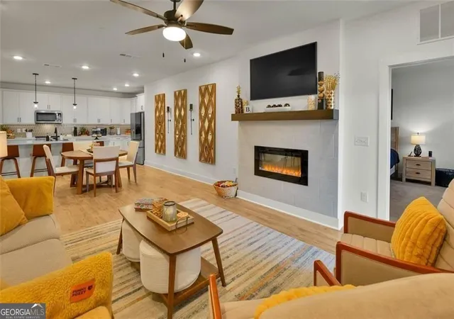 Listing Photo 4 - Condo for sale in building located at 3351 Orwell Wy, Cumming, GA 30041 - Unit #2401