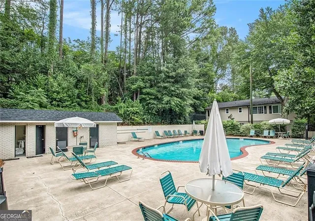 2nd image of 6940 Roswell Rd, Sandy Springs, GA 30328