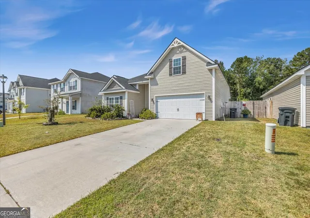 Photo 3 of Single family home for sale at 201 Turpentine Trl, Hinesville, GA 31313 | MLS# 10791358 | Listing updated on 2026-09-17