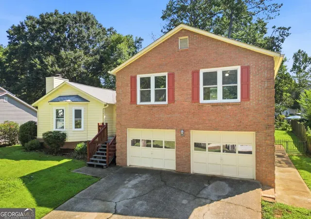 Photo 2 of Single family home for sale at 440 Hunters Cove Ct, Lawrenceville, GA 30044 | MLS# 10824413 | Listing updated on 2026-08-27