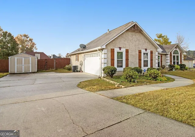Photo 3 of Sale Pending at 1157 Mundys Ml Rd, Jonesboro, GA 30238 | MLS# 10641523 | Listing updated on 2026-01-12
