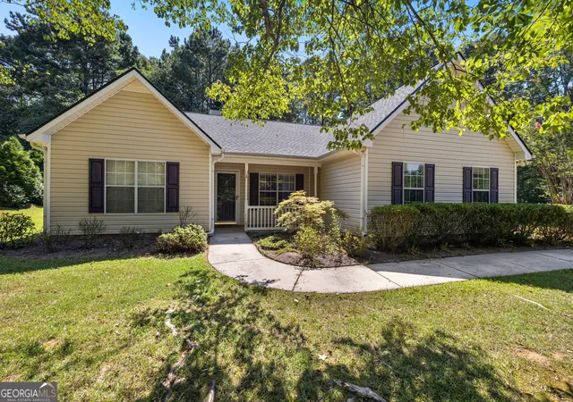 Photo 1 of Single family home for sale at 20 Walton Woods Dr, Newnan, GA 30263 | MLS# 10832986 | Listing updated on 2026-08-26