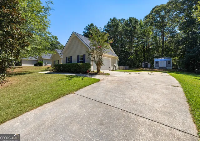 Photo 3 of Single family home for sale at 20 Walton Woods Dr, Newnan, GA 30263 | MLS# 10832986 | Listing updated on 2026-08-26
